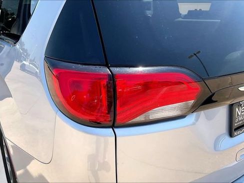 Used 2023 Chrysler Voyager LX FWD image 23