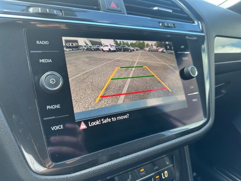 Used 2022 Volkswagen Tiguan SE R-Line image 21