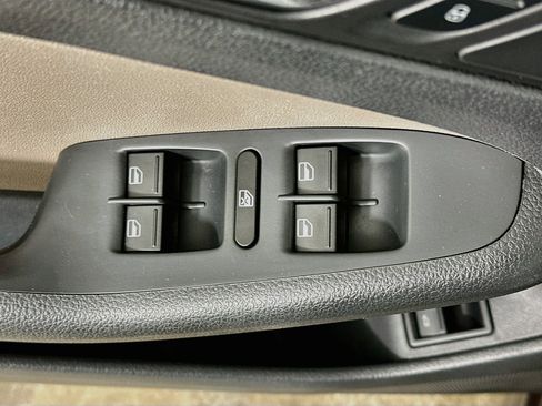 Used 2011 Volkswagen Jetta Sedan FWD image 15