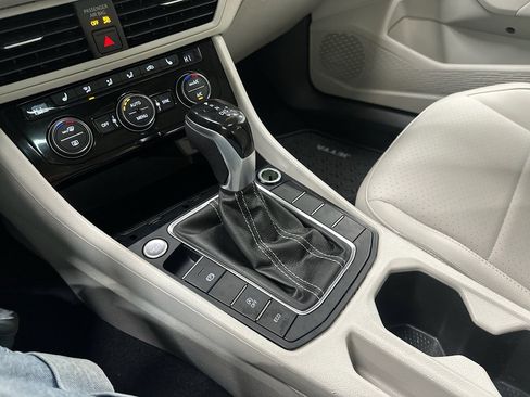 Used 2024 Volkswagen Jetta SE image 29