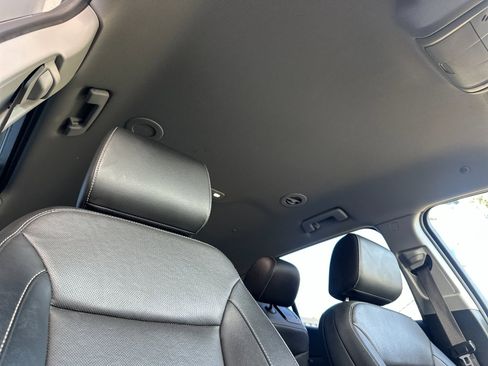 Used 2023 GMC Acadia SLT image 16