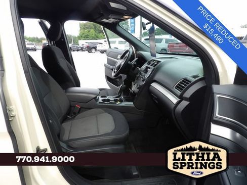 Certified 2018 Ford Explorer XLT FWD image 32