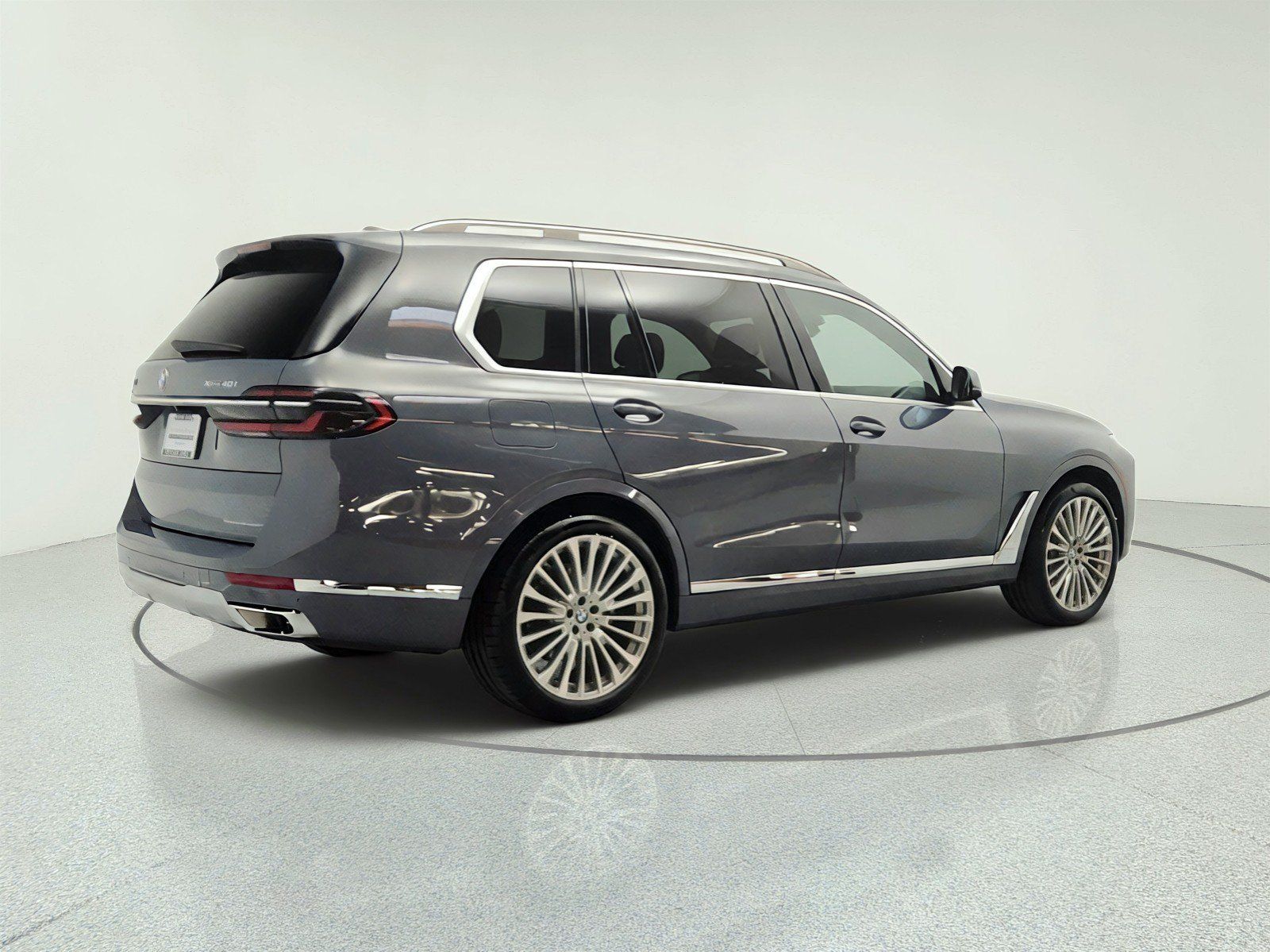 Used 2024 BMW X7 xDrive40i w/ Premium Package AWD/4WD image 5