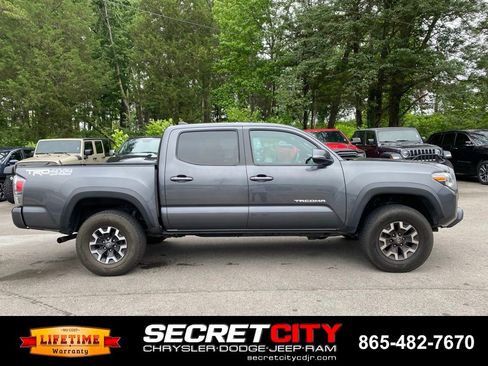 Used 2022 Toyota Tacoma TRD Off-Road w/ Technology Package AWD/4WD image 4