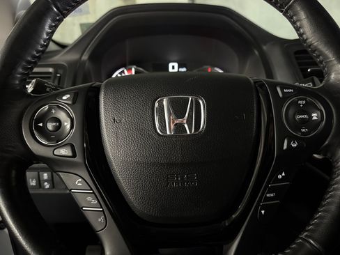 Used 2018 Honda Pilot Touring image 10