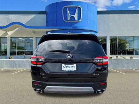 Used 2023 Honda Pilot Elite image 3