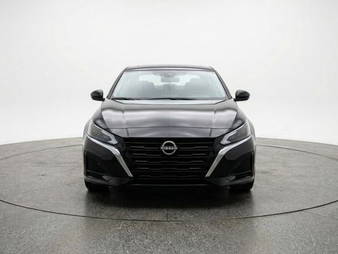 Used 2025 Nissan Altima 2.5 SV image 2