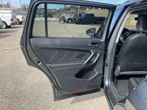 Used 2022 Volkswagen Tiguan SE image 14