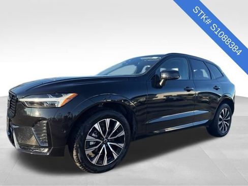 Used 2025 Volvo XC60 B5 Plus image 3