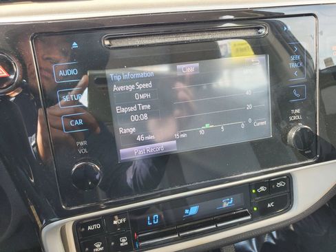 Used 2019 Toyota Corolla LE FWD image 47