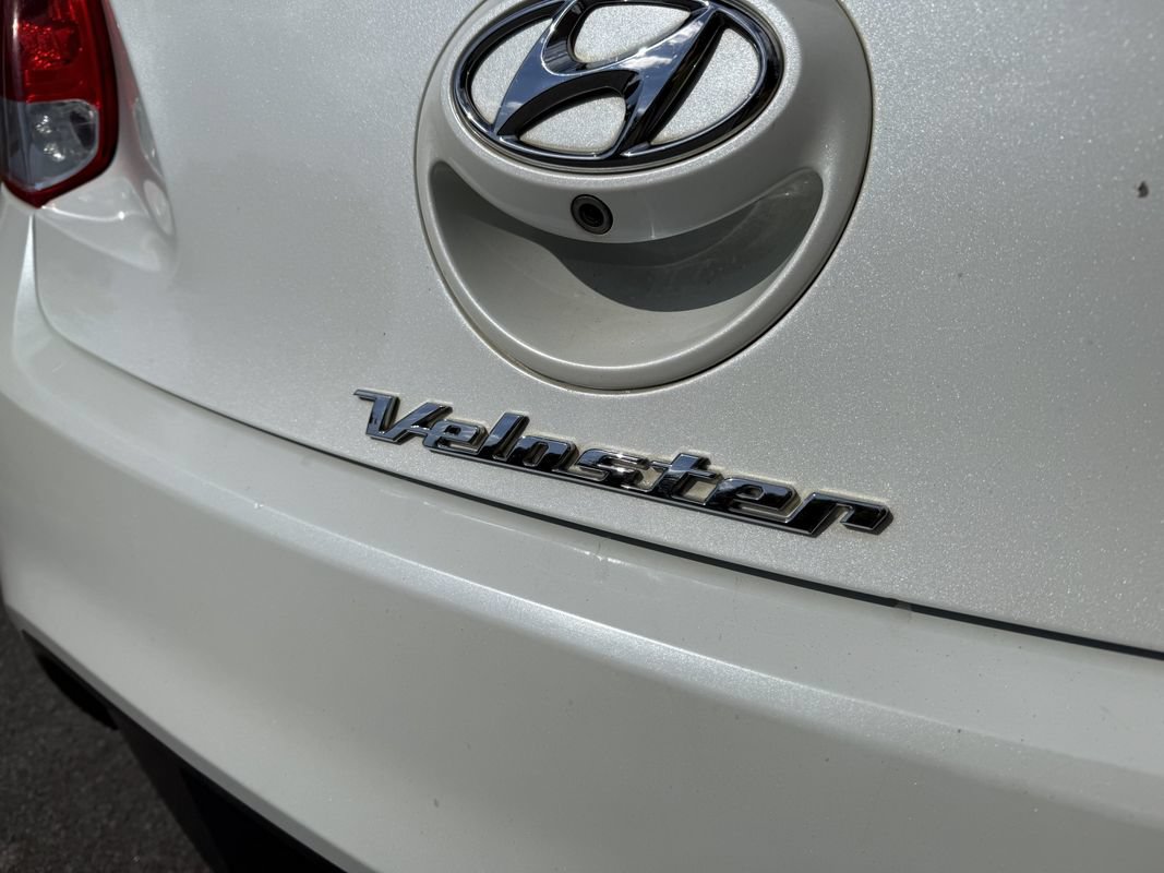 Used 2016 Hyundai Veloster Turbo FWD image 13
