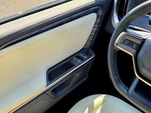 Used 2025 Rivian R1S Premium AWD/4WD image 19