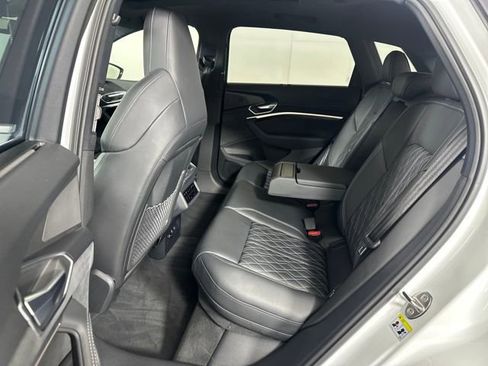 Used 2022 Audi e-tron S Prestige w/ Prestige Package image 24