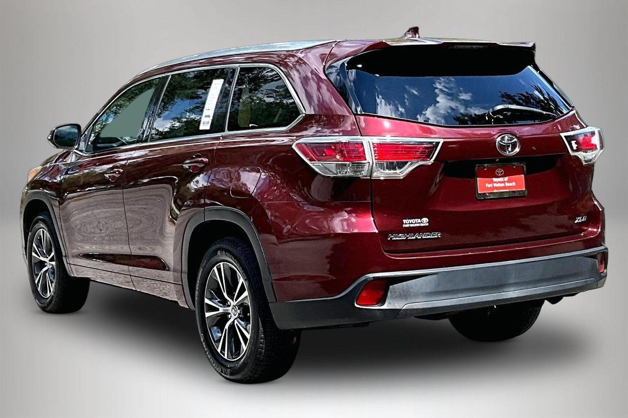 Used 2016 Toyota Highlander XLE FWD image 4