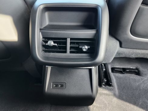 Used 2024 Cadillac Lyriq Luxury image 23