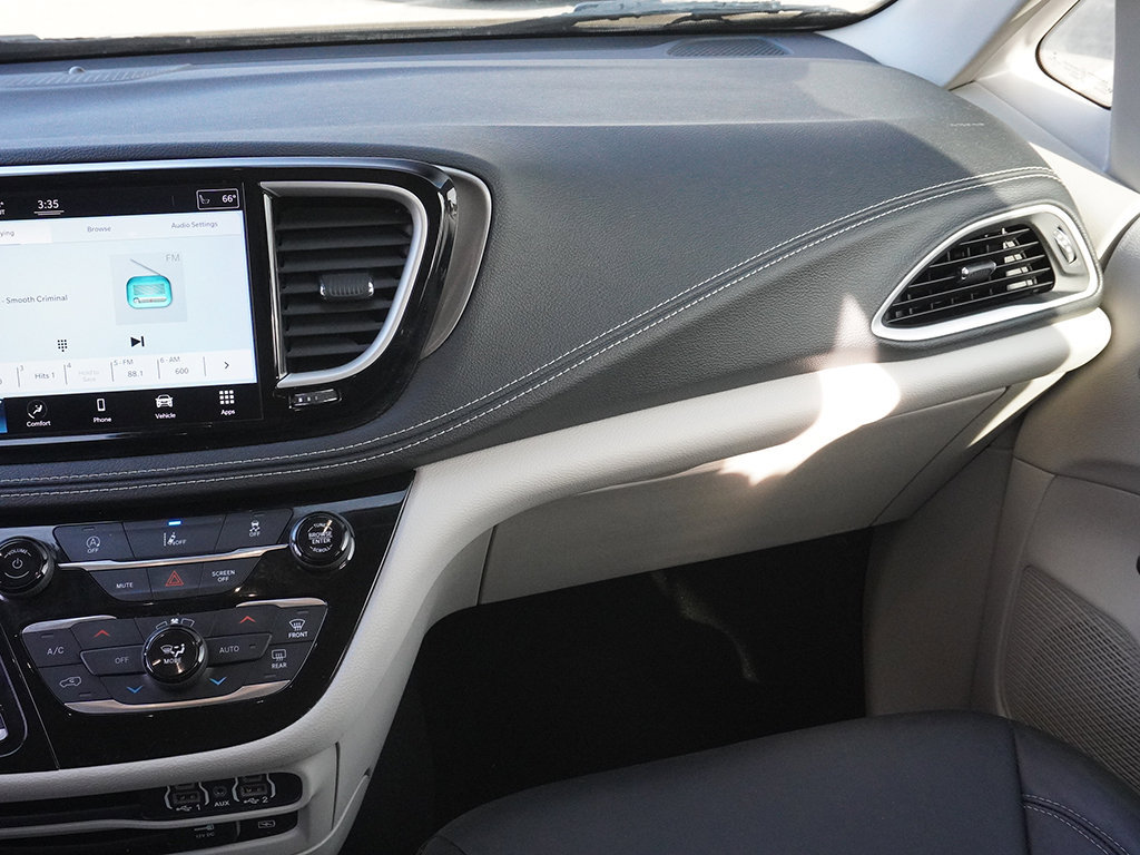 Used 2022 Chrysler Pacifica Touring-L FWD image 24