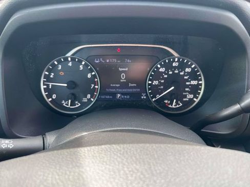 Used 2022 Nissan Titan S AWD/4WD image 12