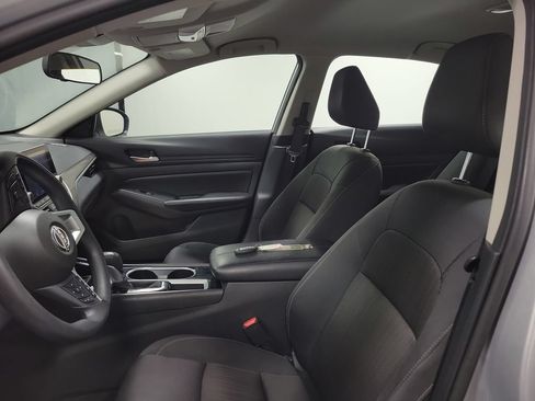 Used 2024 Nissan Altima 2.5 SV FWD image 15