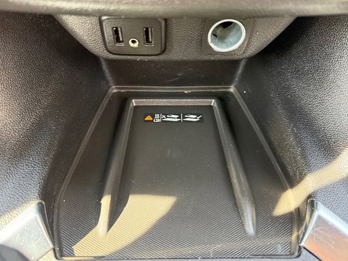 Used 2023 Chevrolet Traverse LT image 29