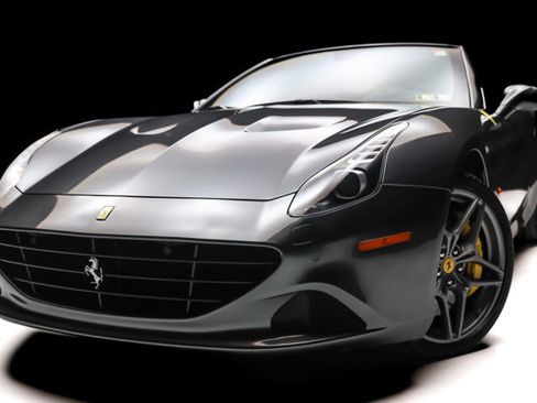Used 2016 Ferrari California T image 32