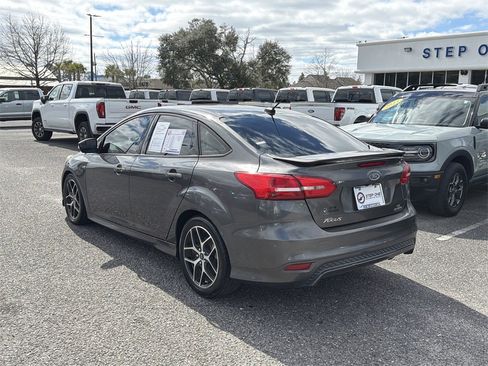 Used 2016 Ford Focus SE w/ SE Sport Package image 8