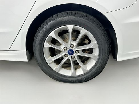 Used 2020 Ford Fusion SE FWD image 11
