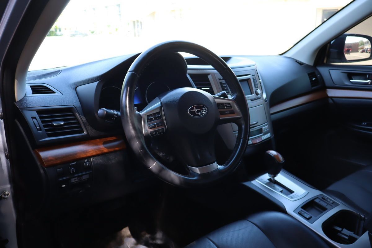 Used 2014 Subaru Outback 2.5i Limited w/ Moonroof Package AWD/4WD image 15