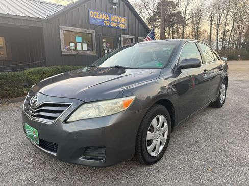 Used 2011 Toyota Camry LE image 9