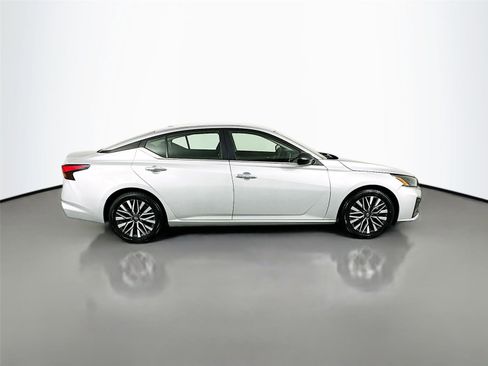 Used 2024 Nissan Altima 2.5 SV image 8