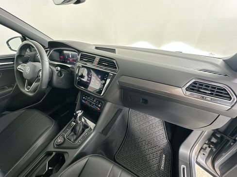 Used 2024 Volkswagen Tiguan SE R-Line AWD/4WD image 45