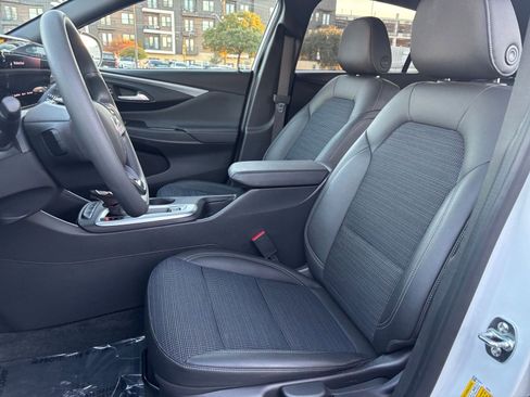 Used 2025 Buick Envista Preferred image 21