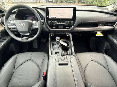 Certified 2026 Toyota Grand Highlander FWD image 20