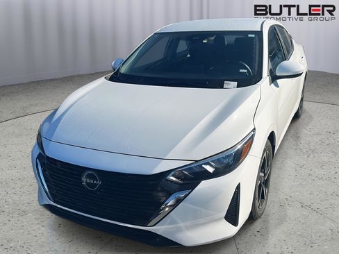 Used 2024 Nissan Sentra SV image 3