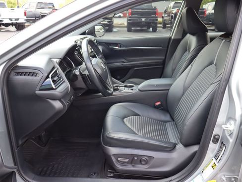 Used 2021 Toyota Camry SE w/ Convenience Package AWD/4WD image 4