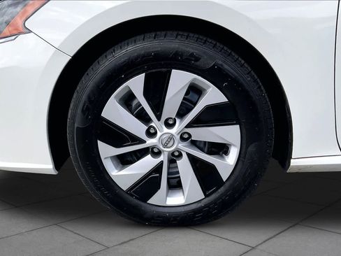 Used 2024 Nissan Altima 2.5 S FWD image 11