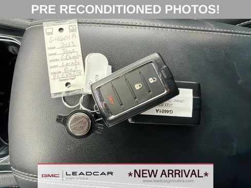Used 2023 Jeep Grand Cherokee Laredo AWD/4WD image 25
