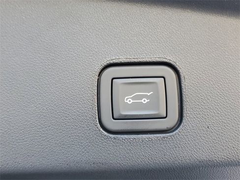 Certified 2025 Cadillac Lyriq Luxury image 9