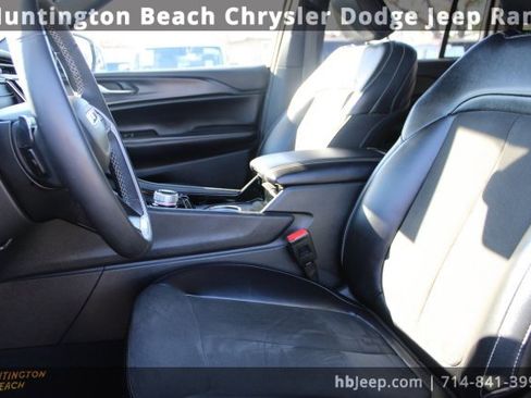 Used 2023 Jeep Grand Cherokee Altitude image 31