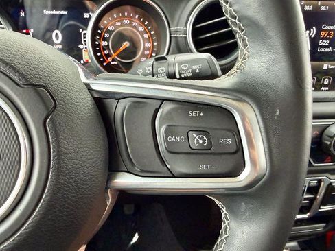 Used 2018 Jeep Wrangler Unlimited Sahara AWD/4WD image 26