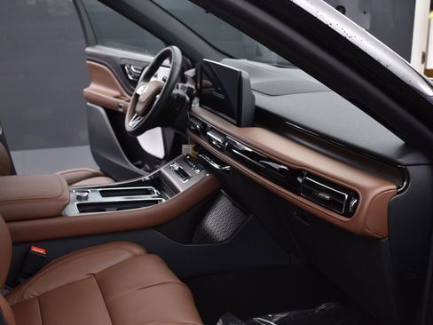 New 2026 Lincoln Aviator Reserve image 16