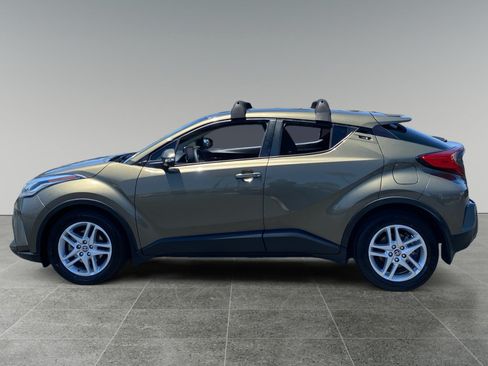 Used 2021 Toyota C-HR LE FWD image 2