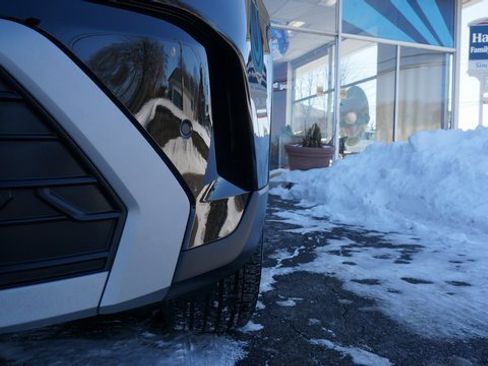 Certified 2025 Volkswagen Taos SE w/ Panoramic Sunroof Package image 73