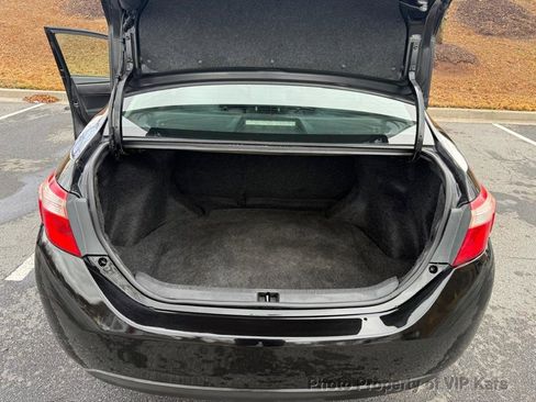 Used 2018 Toyota Corolla LE image 15