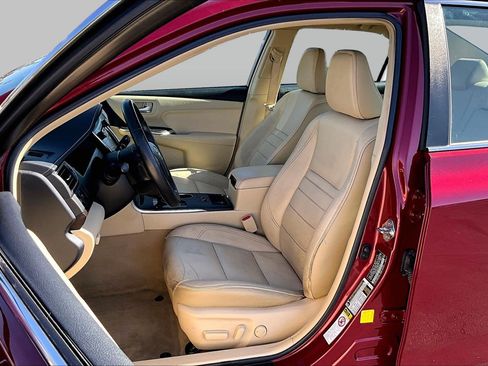 Used 2017 Toyota Camry XLE w/ Moonroof Package FWD image 23