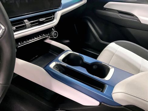 Used 2025 Chevrolet Equinox EV LT image 21