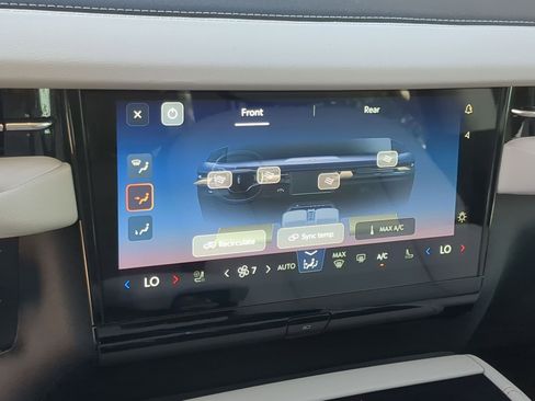 New 2026 Lincoln Navigator Premiere AWD/4WD image 18