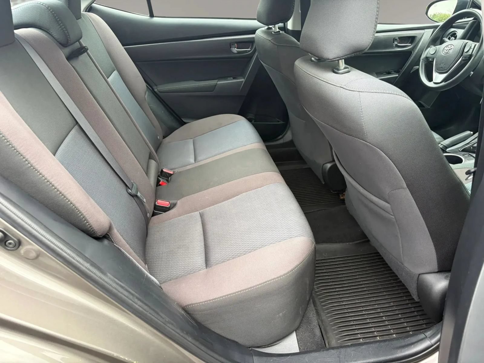 Used 2017 Toyota Corolla LE FWD image 29