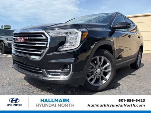Used 2024 GMC Terrain SLT FWD image 1