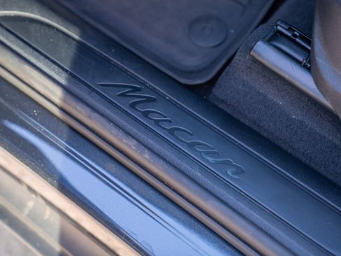 Certified 2026 Porsche Macan AWD/4WD image 12