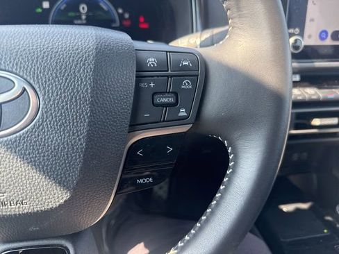 Used 2025 Toyota Camry SE image 12